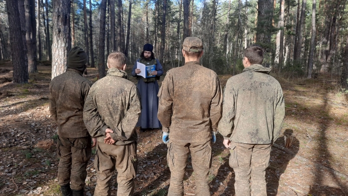 Жители Клинцов продолжают оказывать поддержку военнослужащим