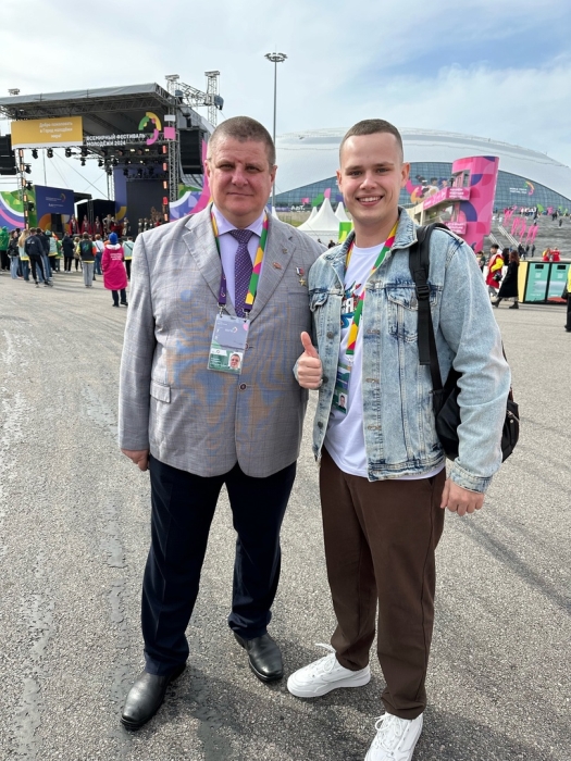 Клинчанин Антон Механиков в составе делегации Брянской области принял участие во Всемирном фестивале молодежи.