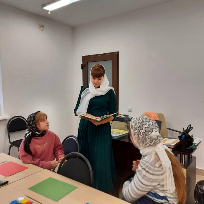 В Клинцовской воскресной школе проходят занятия по «Рукоделию»