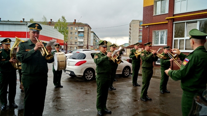 В Клинцах ветераны Великой Отечественной войны принимают поздравления и подарки