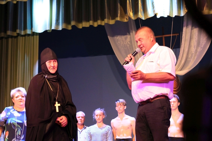 В Клинцах прошел благотворительный театрализованный концерт по сбору средств на достройку женского монастыря