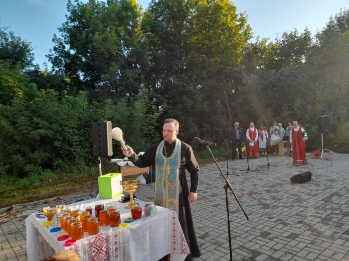 В Клинцовском районе прошёл обряд освящения мёда и праздник «Медовый спас»