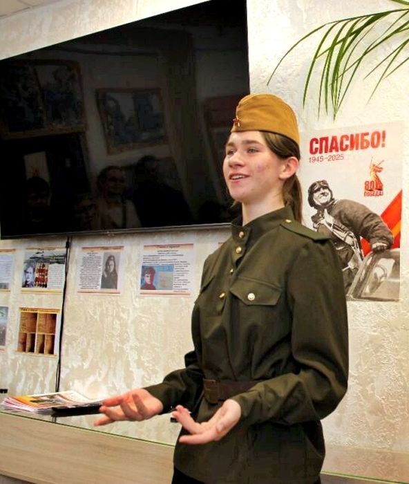 В Клинцах наградили волонтеров, которые плетут маскировочные сети для бойцов СВО