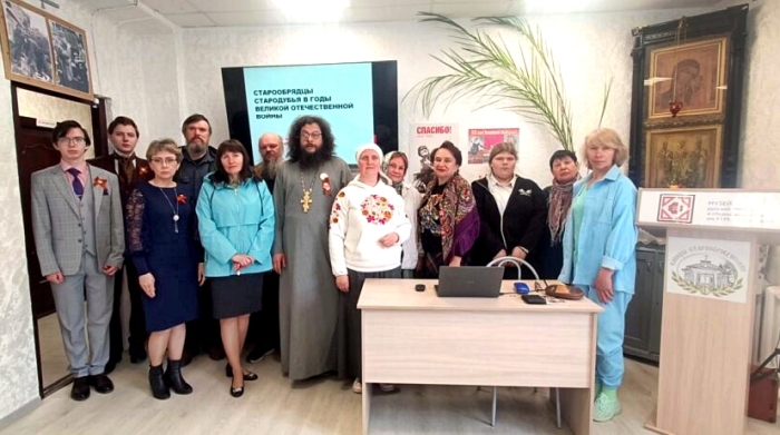 В Клинцах наградили волонтеров, которые плетут маскировочные сети для бойцов СВО