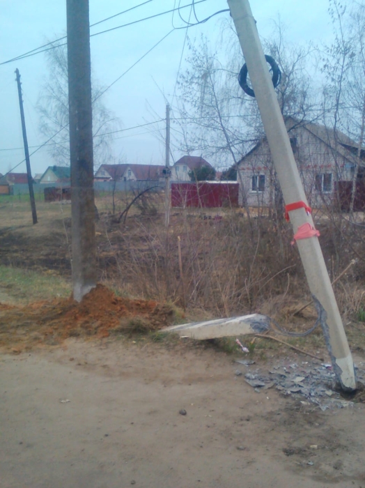 В Клинцах заменили аварийный столб