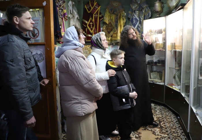 Туристическая группа из Беларуси посетила Преображенский храм в Клинцах