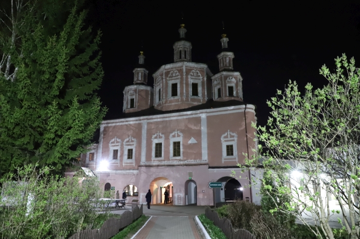 Фоторепортаж СМИ Клинцы.Инфо: Свенский Успенский мужской монастырь в Пасхальную ночь