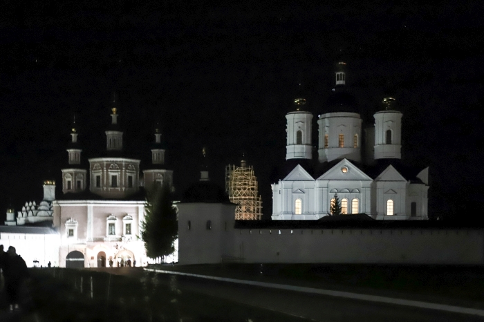Фоторепортаж СМИ Клинцы.Инфо: Свенский Успенский мужской монастырь в Пасхальную ночь