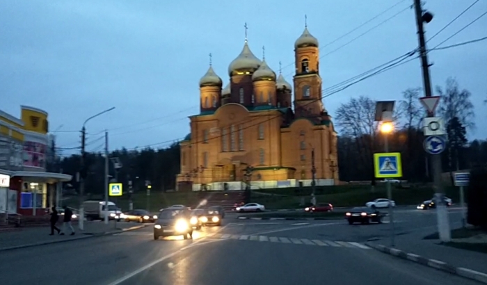 В Клинцах на пешеходных переходах установили жёлтые мигающие светофоры