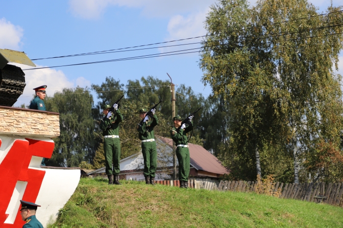 В Клинцах почтили память танкистов, погибших в боях за Родину 