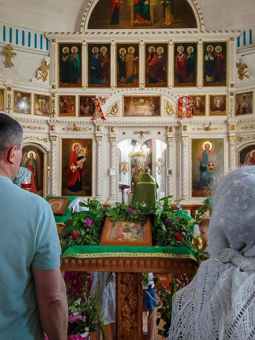 В Спасо-Преображенском храме в селе Великая Топаль отметили праздник Святой Троицы