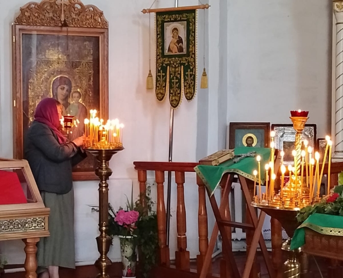 В Спасо-Преображенском храме в селе Великая Топаль отметили праздник Святой Троицы