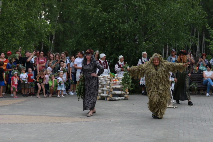 На базе отдыха «Тулуковщина» в Клинцовском районе с размахом отметили праздник Ивана Купалы