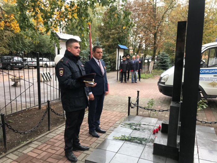 В Клинцах сотрудники уголовного розыска почтили память коллег погибших на боевом посту