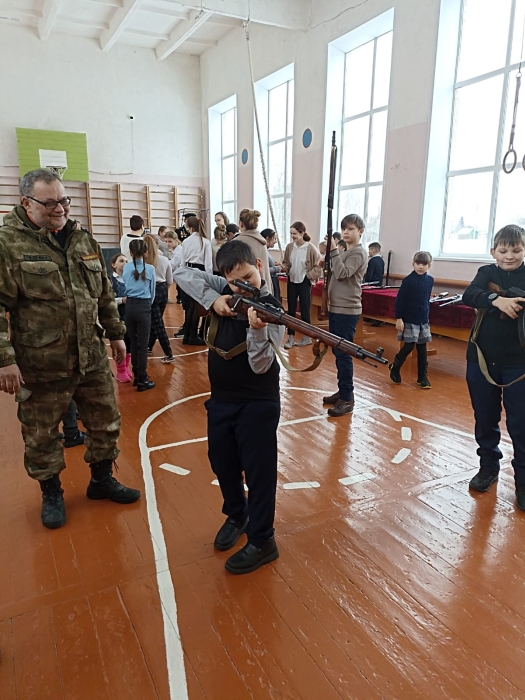 В Клинцовском районе состоялась интерактивная выставка образцов вооружения разных эпох