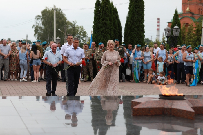 Новости клинцы. Город Клинцы день ВДВ. 2 Августа в Клинцах праздник ВДВ. 2 Августа день ВДВ картинки Клинцы.