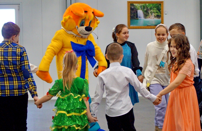 В Клинцах для детей военных, которые участвуют в спецоперации, провели праздничную программу