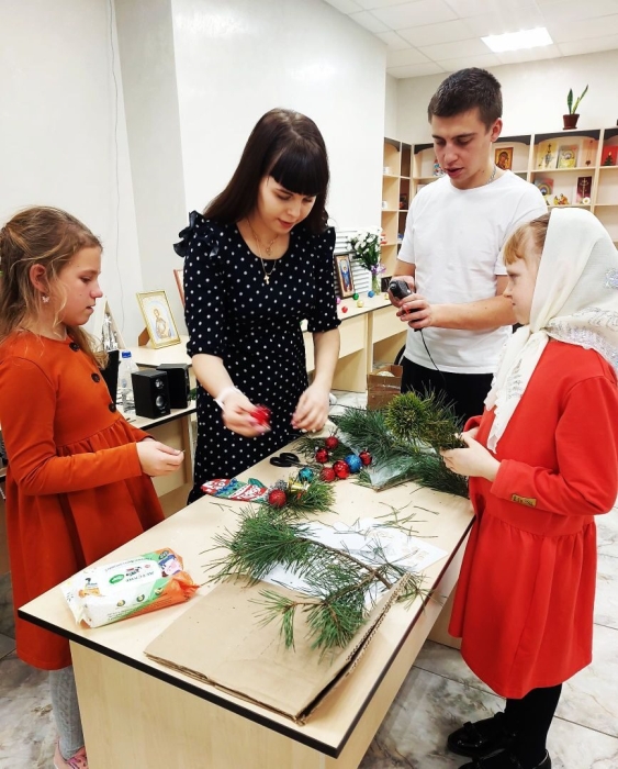 В Клинцах прошел мастер-класс по изготовлению новогодней варежки