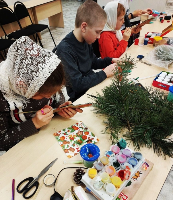 В Клинцах прошел мастер-класс по изготовлению новогодней варежки