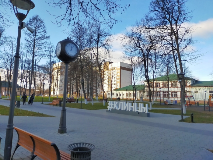 Горпарк в Клинцах – обрисована инсталляция, не работают часы, закрыты туалеты