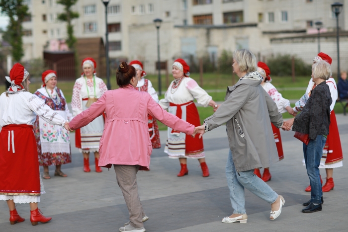 В единый День фольклора в Клинцах представили праздничную программу «У околицы»