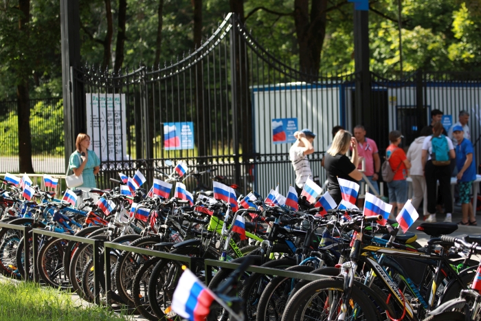 Велосипедисты с флагами России провели флешмоб в Клинцах