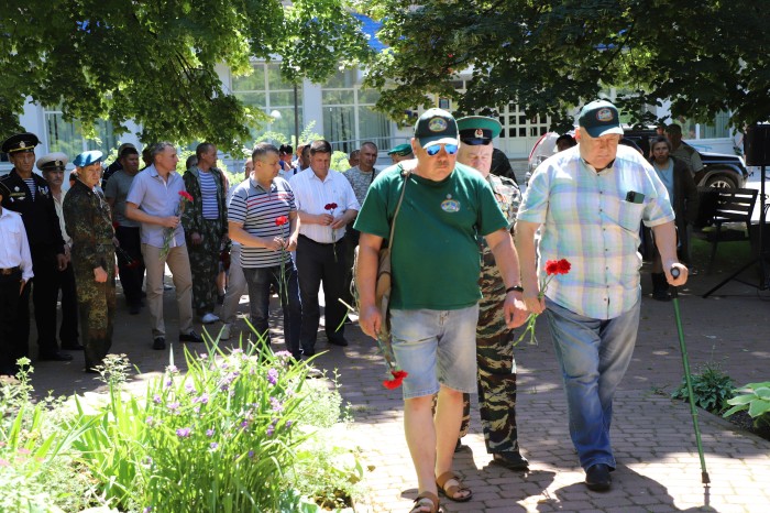 В Клинцах почтили память ветеранов боевых действий