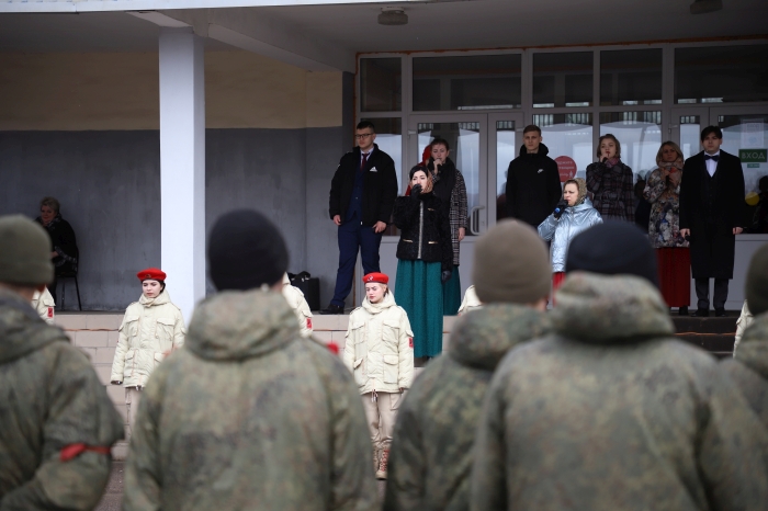 Концерт для военнослужащих провели в Клинцах