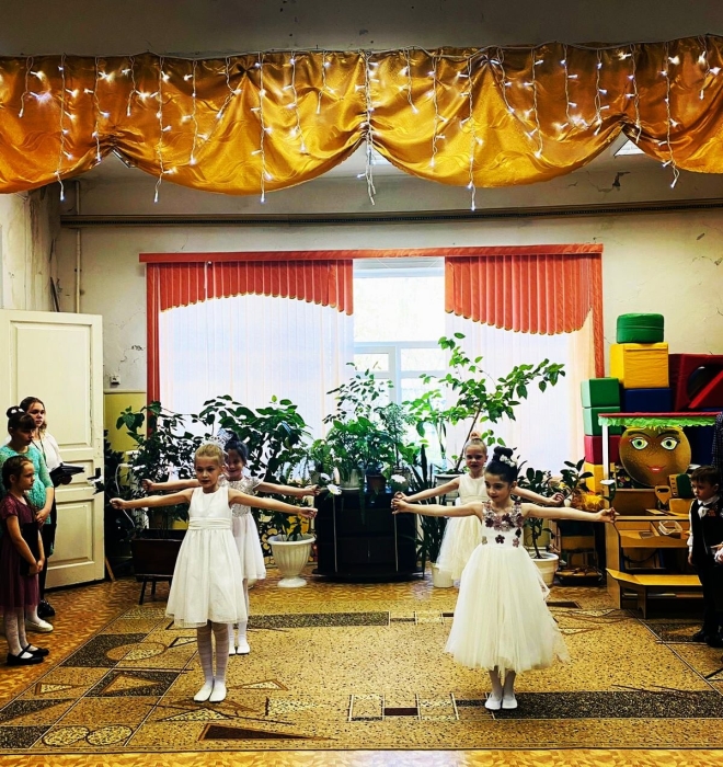 В Клинцах воспитанники воскресной школы провели концерт для ребят из отделения дневного пребывания и реабилитации