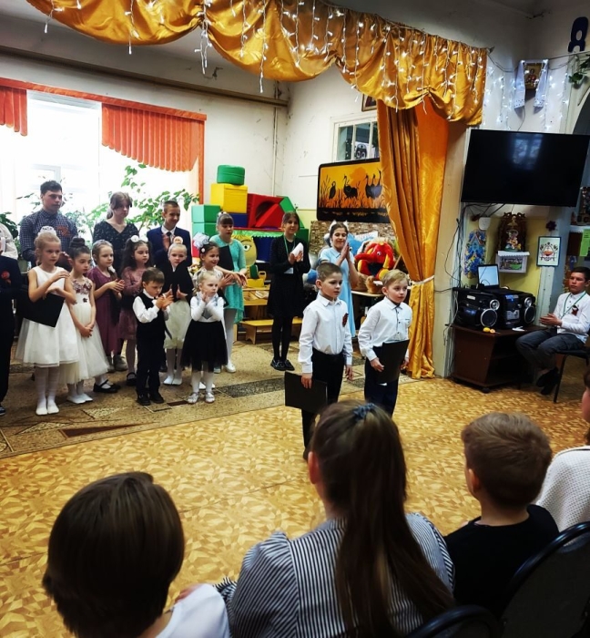 В Клинцах воспитанники воскресной школы провели концерт для ребят из отделения дневного пребывания и реабилитации