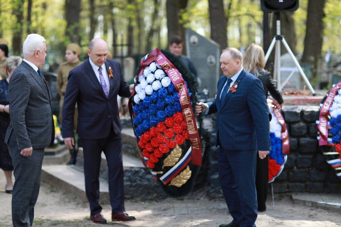 В Клинцах прошла церемония возложения венков к памятникам и обелискам воинской славы