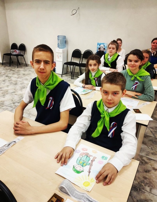 В Клинцах воспитанники воскресной школы встретились с участником спецоперации