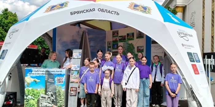Творческий коллектив из Клинцов принял участие в праздничном концерте на ВДНХ