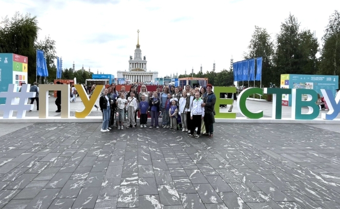 Творческий коллектив из Клинцов принял участие в праздничном концерте на ВДНХ