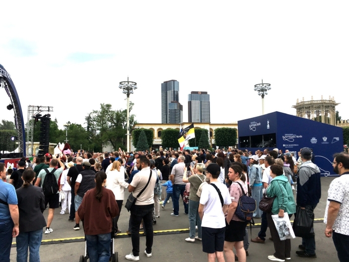 Творческий коллектив из Клинцов принял участие в праздничном концерте на ВДНХ