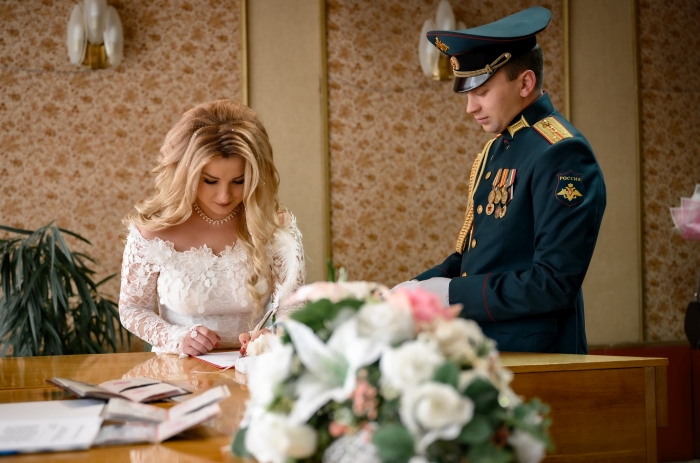 «Любовь побеждает»: В Клинцах женились военнослужащие