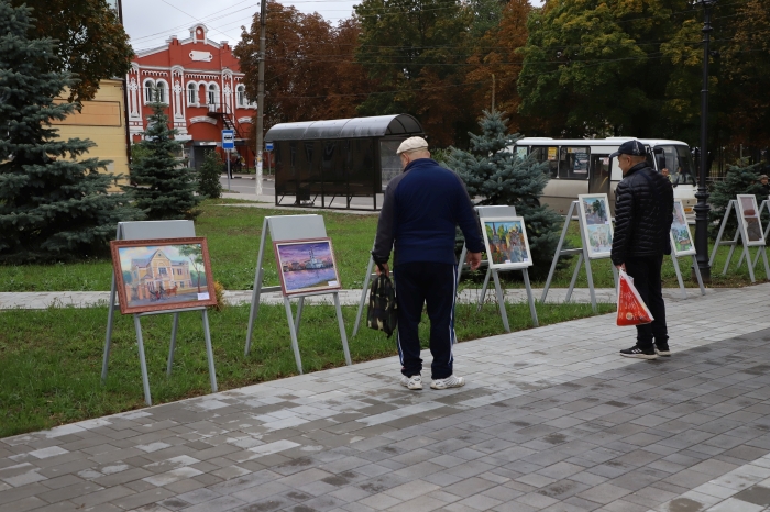 В Клинцах прошла выставка «С Днем рождения, любимый город!»