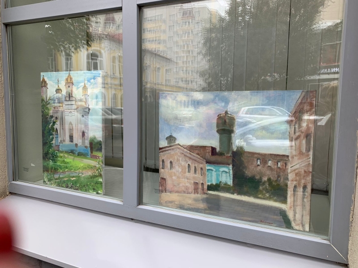 В витражах бывшей клинцовской ратуши открылась выставка «Великая Топаль-Клинцы-Преображение»