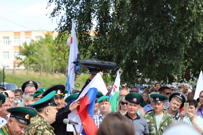 Открытием памятного знака отметили в Клинцах День Военно-морского флота