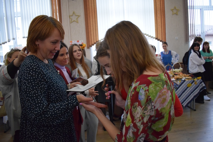 В Клинцах в гимназии №1 им. Ю.А. Гагарина прошла «Осенняя ярмарка»