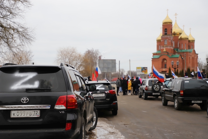 В Клинцах прошел автопробег в поддержку российских военных 
