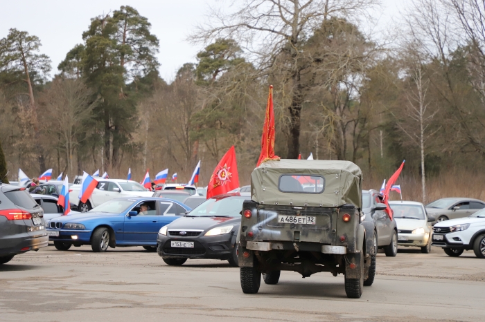 В Клинцах прошел автопробег в поддержку российских военных 