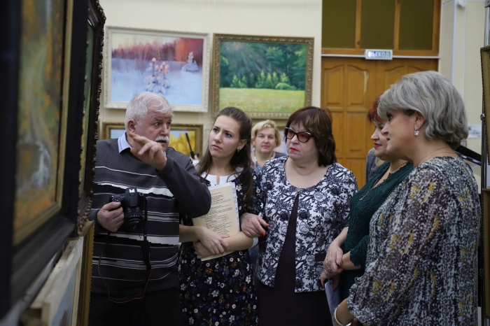 В Клинцах открылась 16-ая персональная выставка работ художника Владимира Зайцева