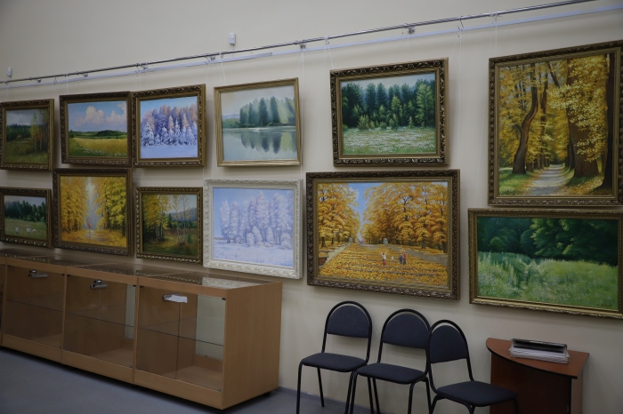 В Клинцах открылась 16-ая персональная выставка работ художника Владимира Зайцева