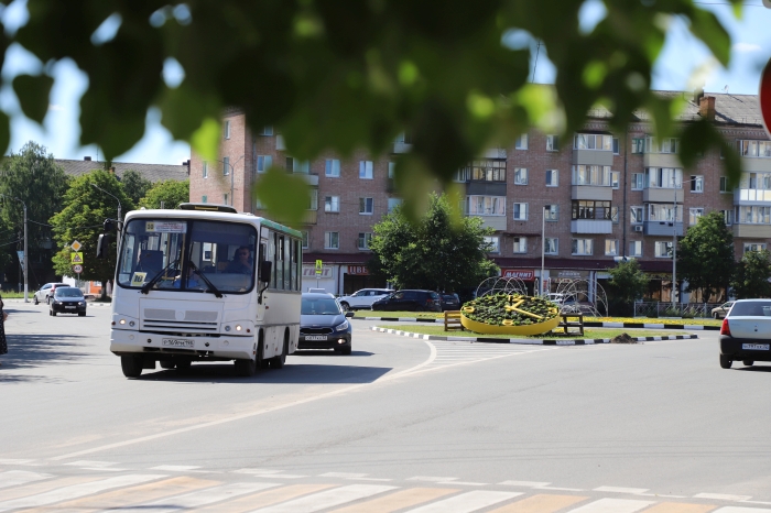 В Клинцах установили ландшафтную композицию «Цветочные часы»